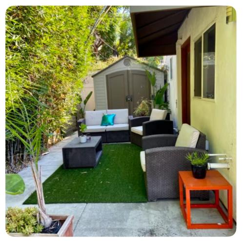 PRIVATE modern studio Guesthouse
