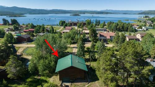 Pet Friendly, 4 Bedrooms Plus Game Room, Easy Walk to Lake Granby & Beacon Landing Marina