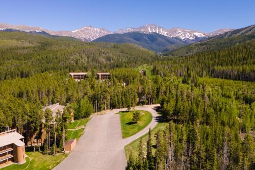 Pool, Hot Tubs, Sauna, Hiking from the Property, On Free Bus Route - Apartment - Winter Park