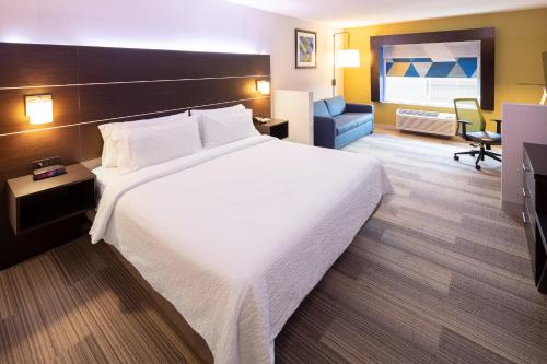 Holiday Inn Express and Suites Chicago West - St Charles an IHG Hotel - image 12