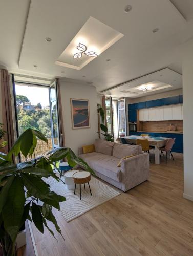 Central Cannes Cozy T4 - Walk to Beach and Congress
