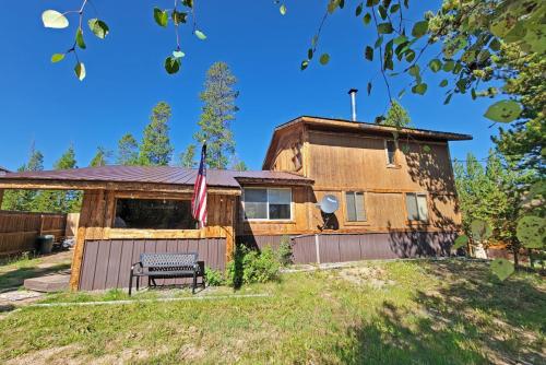 New Listing, Great Backyard with Firepit, Pet Friendly, Wood Burning Stove, Grand Lake