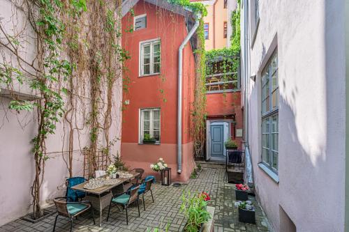 Tallinn Old Town silent garden House, Tallinn