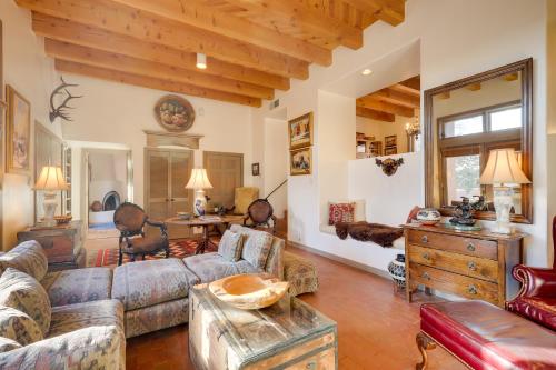 10 Mi to Santa Fe Plaza Casita with Mtn View! in Rancho Encantado, USA