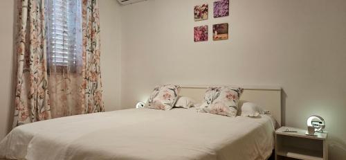 Room Kris with private entrance & private bathroom in Vilanija