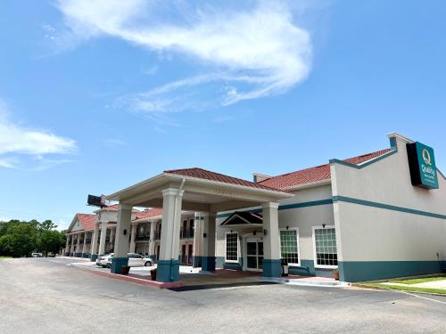 . Quality Inn & Suites Greenville I-65