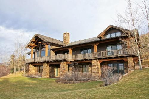 . Private Hot Tub, Theater Room, Valet Parking and Ski & Boot Storage at Ritz Carlton