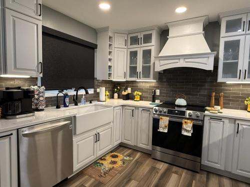 Whisper Chalet Reunions Groups 20 Plus Guests in แม็คลียส์วิลล์ (เอ็นซี)