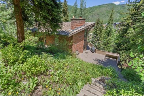 Walk to Skiing and Vail Village, Prestigious Forest Road Location, Private Hot Tub