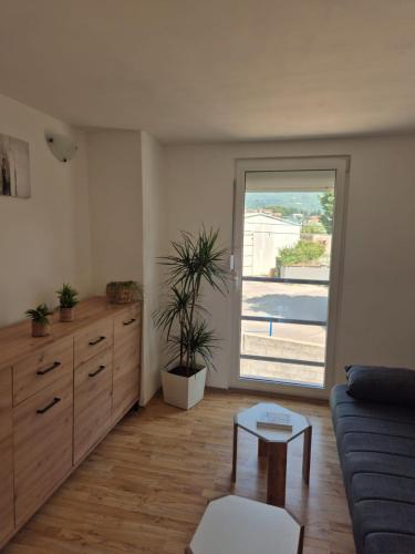 Living Homes - Bar in Bjelisi