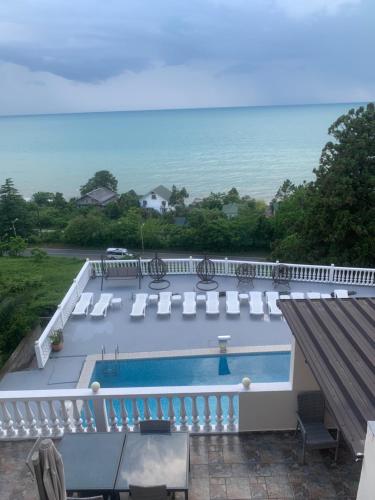 White House Chakvi in تشاكفي