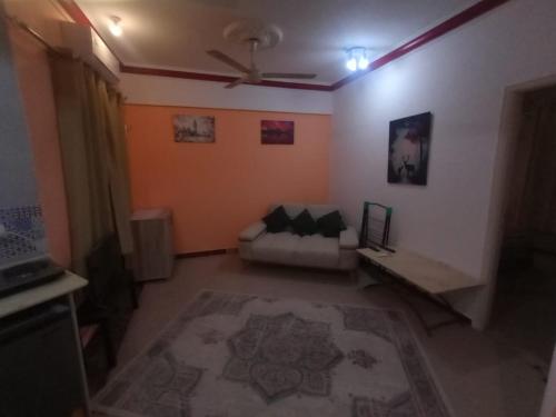 One-Bedroom Apartment image 6
