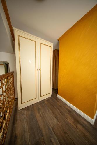 Deluxe Double Room image 10