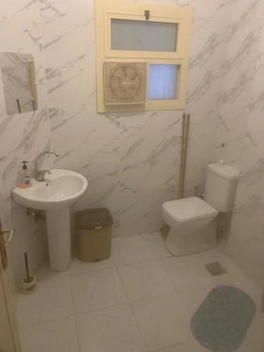 One-Bedroom Apartment image 5