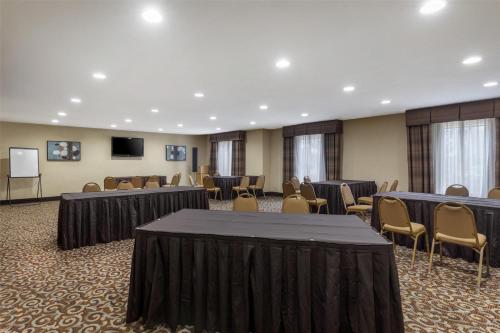 Best Western Bastrop Pines Inn - image 12