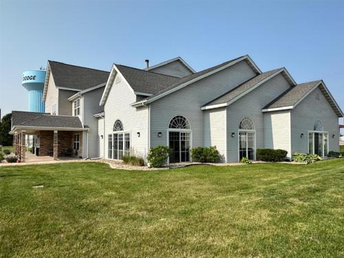 Country Inn & Suites by Radisson Fort Dodge IA - image 10