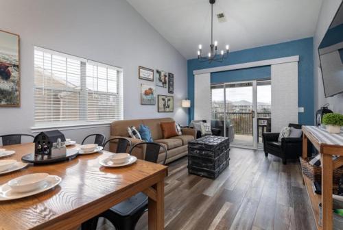 Gorgeous Condos at Holiday Hills Resort - Beautifully Updated and Affordable - Family Amenities, Branson