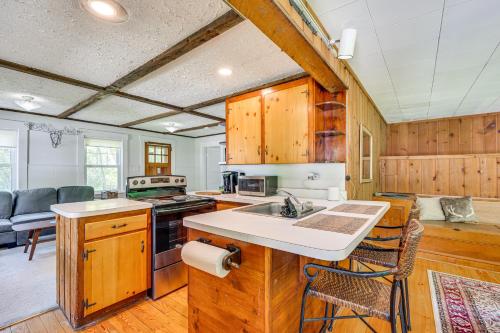 Cozy Cottage Near Ski Bretton Wood and Franconia in Bethlehem