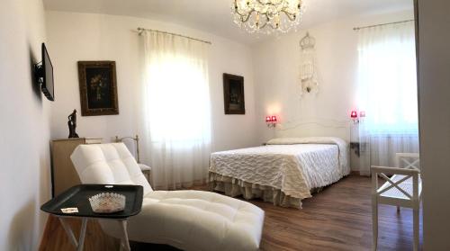 Double Room with Terrace image 5