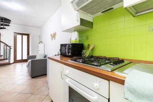 Kitchen, LAKE HOUSE - Baveno centro Casa indipendente con area esterna - Wifi in Baveno