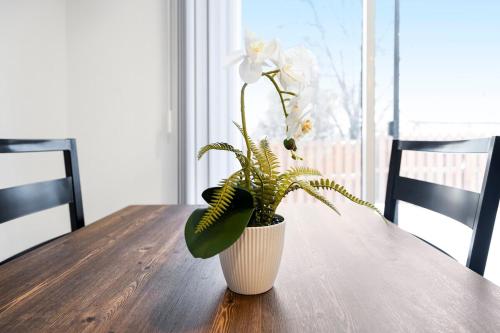 ระเบียง/ชานเรือน, Waterfront 3BR House and Sleeps 8, Close to Canal and Family Friendly in เวลแลนด์ (ON)