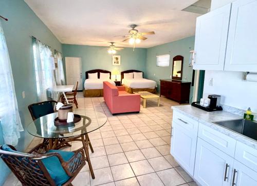 廚房, 鵜鶘基拉戈別墅酒店 (The Pelican Key Largo Cottages) in 拉戈島