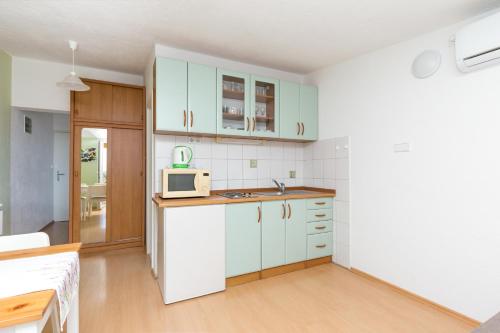 One-Bedroom Apartment with Terrace and Sea View image 6