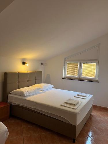 Apartments by the sea Gradac, Makarska - 13681 in Gradac