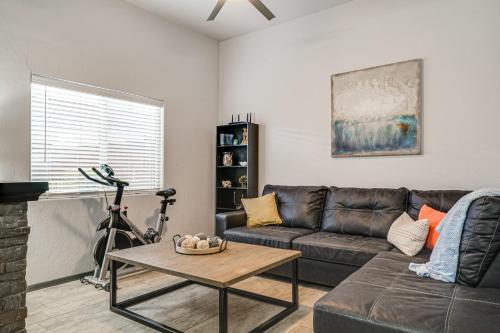 Near Casino and Shops Cozy Apt in West El Paso! in Sunland Park környéke