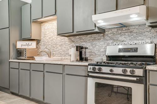 Near Casino and Shops Cozy Apt in West El Paso! in Sunland Park környéke