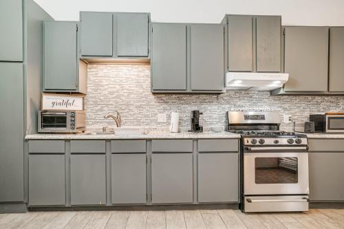 Near Casino and Shops Cozy Apt in West El Paso! in Sunland Park környéke