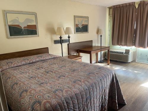 Tyler Inn & Suites – Tyler, TX