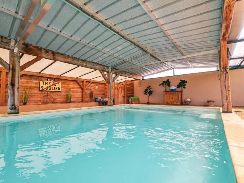 Gîte Pouligny-Notre-Dame, 2 pièces, 6 personnes - FR-1-591-332 (Maison de charme en Berry pres d'un golf & spa, jardin d'hiver, velos, animaux bienvenus - tout incl) in 普利尼諾特達姆