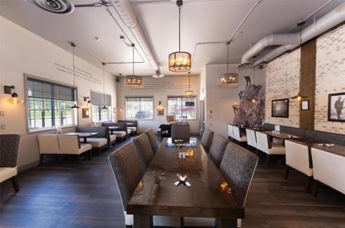 Prestige Radium Hot Springs Resort - 레스토랑