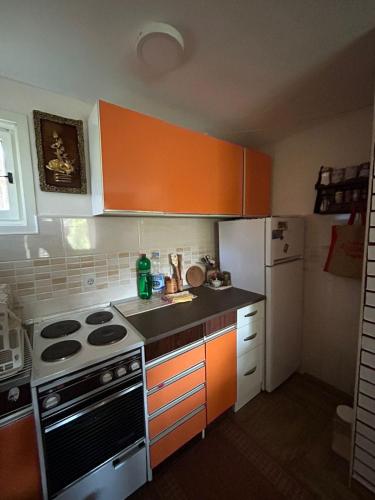 Konyha, Tri Cveta in Popadić