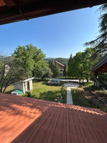 Kilátás, Tri Cveta in Popadić