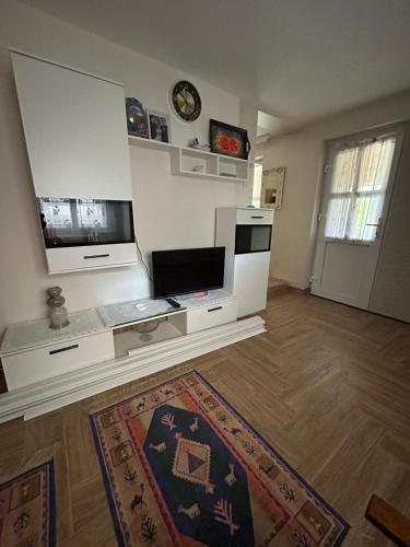 Létesítmények, Tri Cveta in Popadić