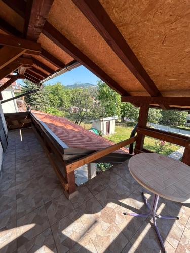 Kilátás, Tri Cveta in Popadić