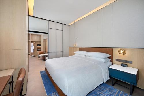 One-Bedroom Four Points King Suite with City View room in Four Points by Sheraton Suzhou Gusu