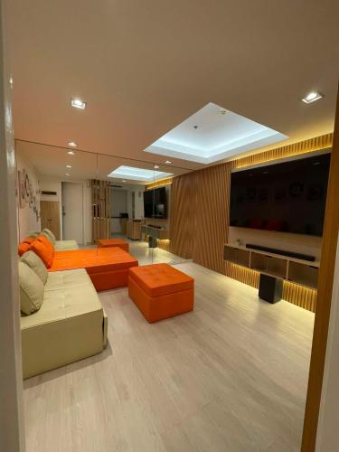 Supreme Luxury 2BR Condo - Azure Urban Resort Residences near Manila Airport, Manila