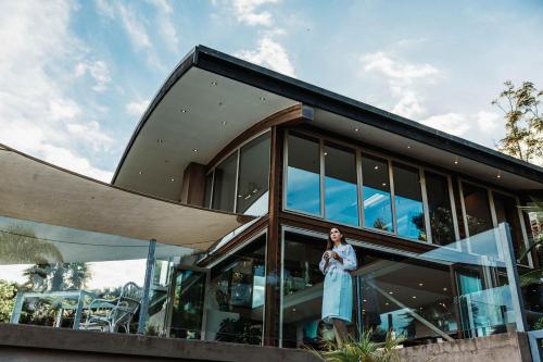 Exterior view, Eagles Nest Villas in Russell