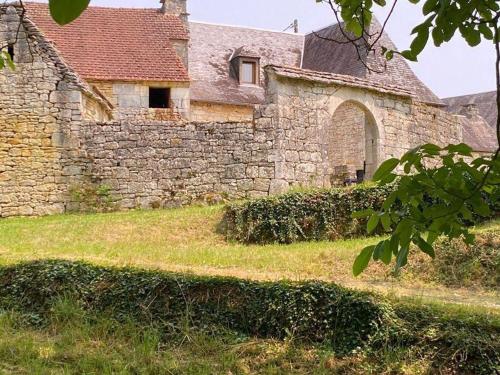 Maison du XIVe siècle avec WiFi et animaux admis près de Sarlat - FR-1-616-152 (Maison du XIVe siecle avec WiFi et animaux admis pres de Sarlat - FR-1-616-152) in Borreze