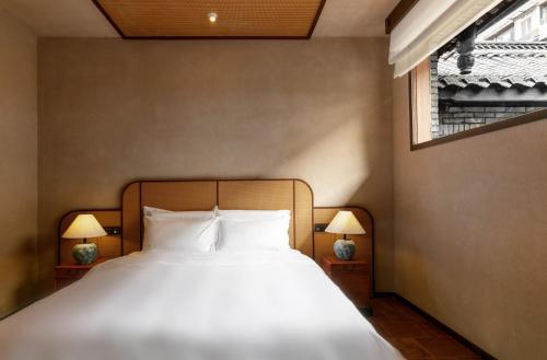Double Room image 2