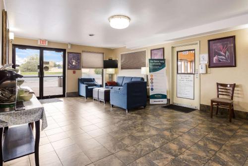 Quality Inn Airport - Tap to explore photos