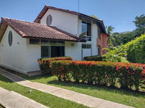 Comodidad y descanso en La Colina Girardot y Nilo in Agua de Dios