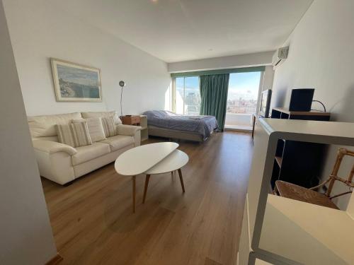 Studio Apartment Panoramic View of BSAS Above 9 de Julio Avenue
