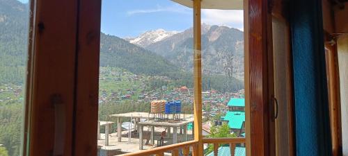 Leela Home - Full Mountain View in Aleo