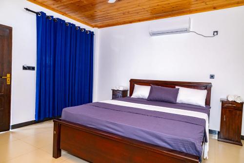 King Room with Garden View image 10