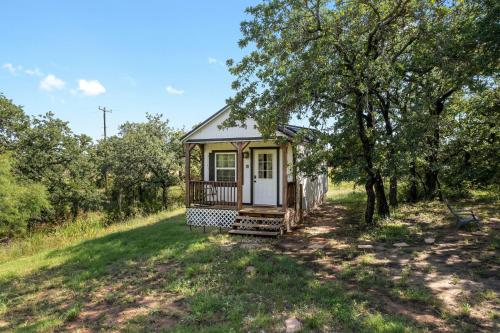 . 6 Hico Glamping Petting Zoo Campfire Fossil Rim by Vacation Your Way