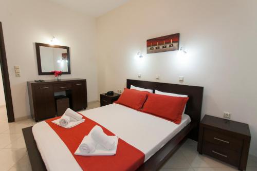 1 double bed, 2 twin beds
